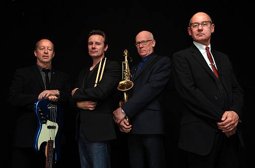 Andy Fairweather Low & The Low Riders 
